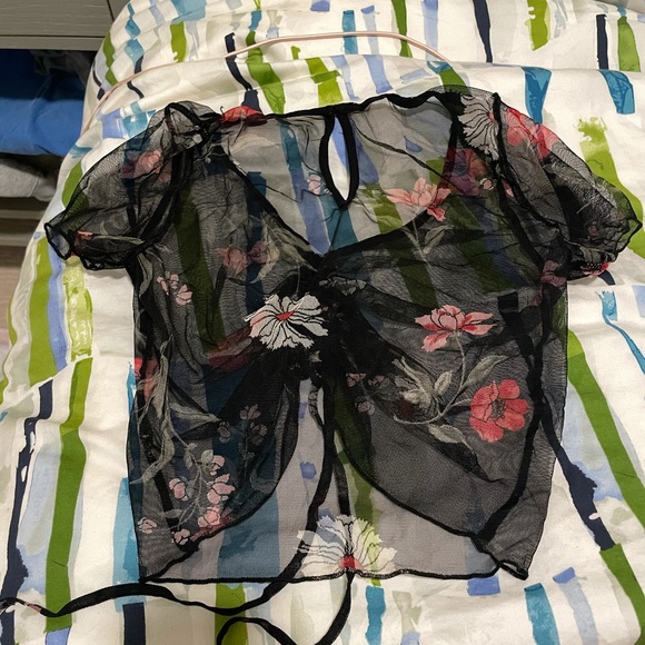 Sheer floral scrunch t-shirt - Picture 2 of 2
